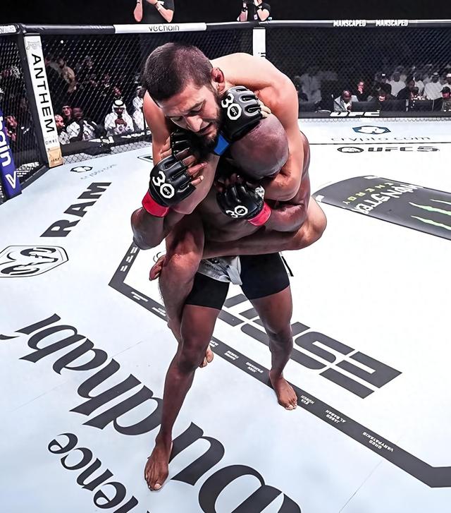 开云体育-奇马耶夫冠军头衔仍存争议：唯有击败阿迪萨亚或佩雷拉，方被认可