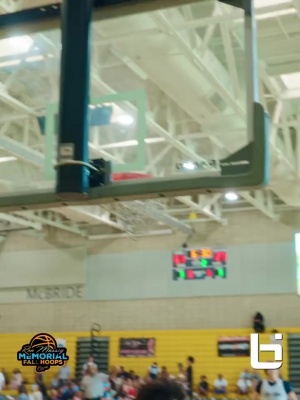 开云体育官方下载-16岁身高已超过父亲！克里斯-保罗儿子身着2号球衣挥洒攻防天赋