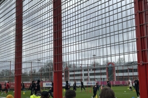 开云体育app下载-记者：格雷茨卡今天单独训练，经过球迷身边时没人大喊他的名字