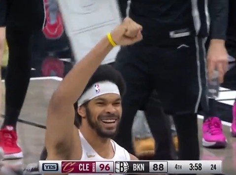 开云APP-风卷残云！埃利斯抢断反击 梅里尔助攻阿伦暴扣打停篮网