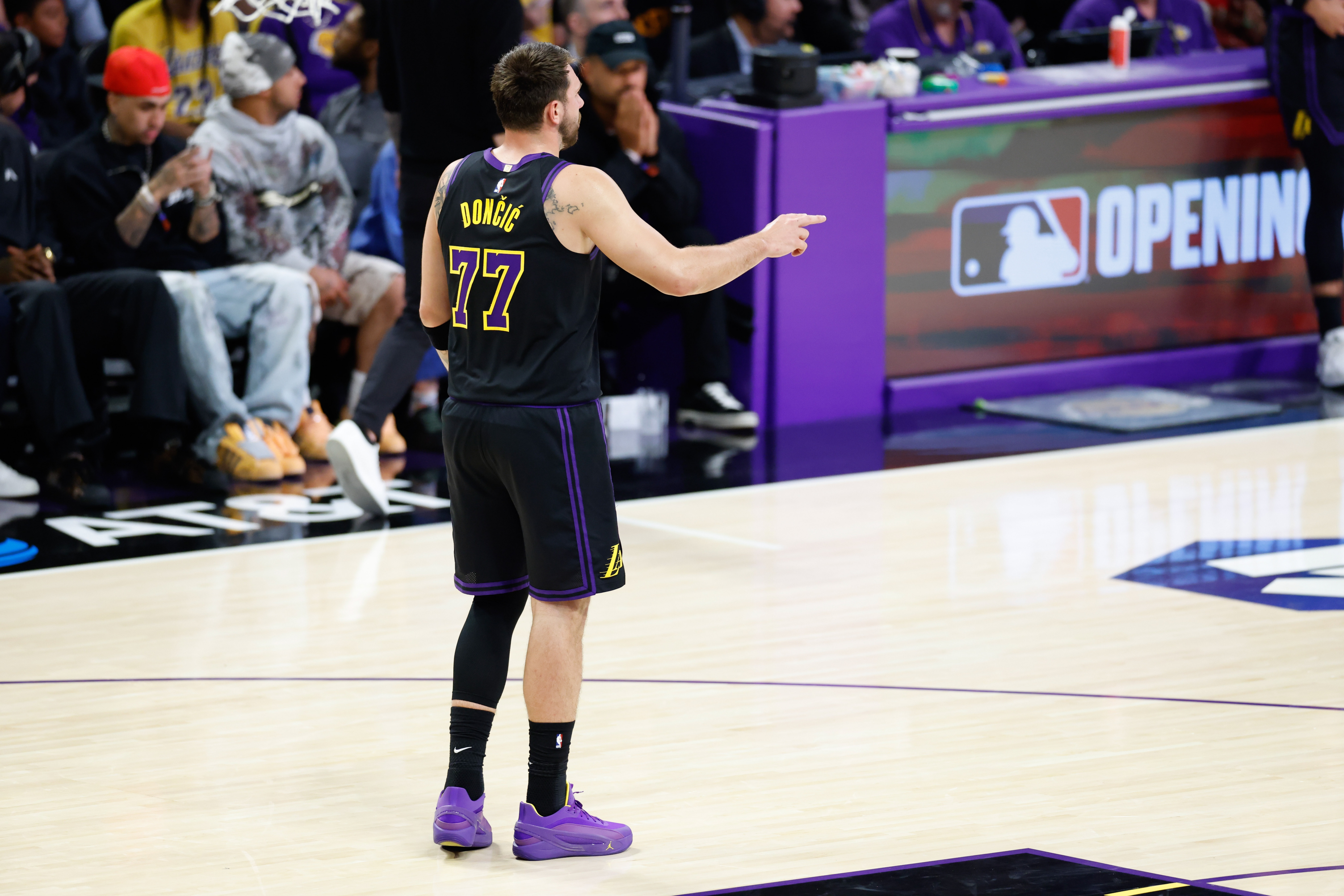 开云APP-奥多姆：湖人根本不防守 全队必须明白他们要弥补东契奇的漏洞